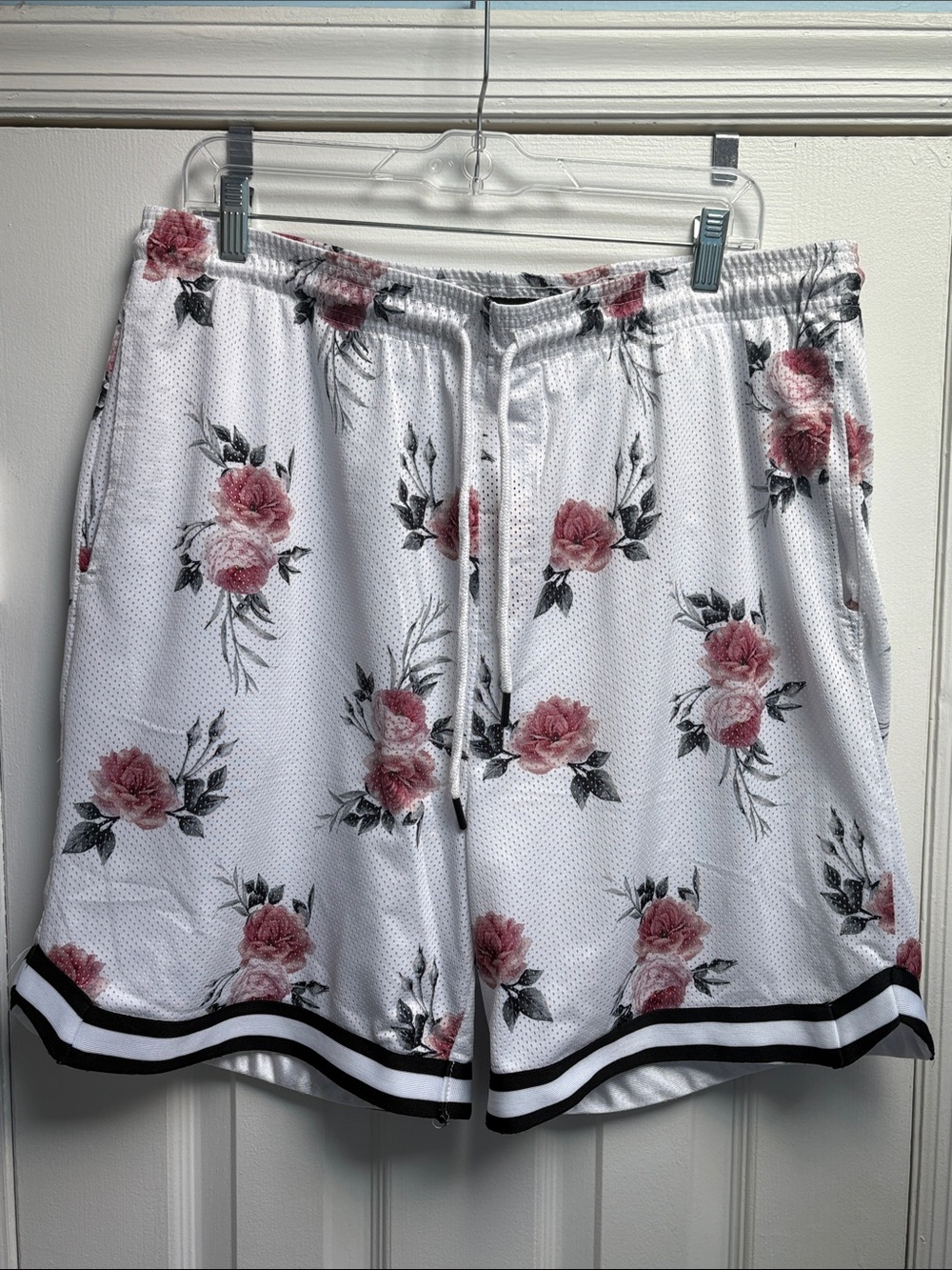 BKLYN Athletics White Floral Drawstring Mesh Lining Men's  7" Shorts Size XL !